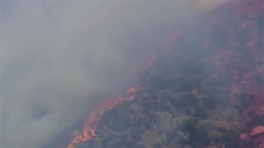 Pair of wildfires prompts thousands to evacuate in Riverside, LA counties