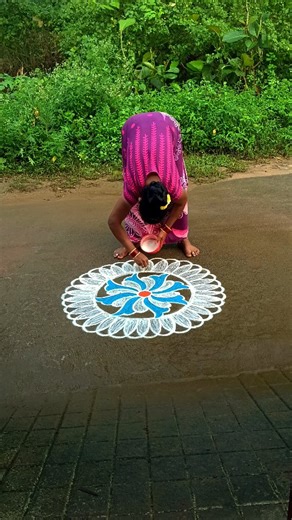 ㅤᎻɪꫝα֟፝ᴛαㅤ❤️ on Instagram: "rangoli #goodmorning #morningmuggulu #morningrangoli #dailykolam #dailymuggulu #dailyvlog #simplerangolidesigns #simplekolam #simplerangoli #latestkolam #latestmuggulu #latestrangoli #flowermuggulu #indianrangole #indianart #rangolidesigns #indiandecoration #easybordermuggulu #easykolam #easyrangolidaily morning rangolikolam #muggulu #freehandrangoli#art#mugguludesigns #newshorts#shortsfeed#muggu#margazlikolam"
