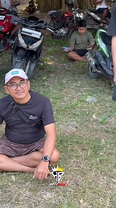 Aksi bayan dodot ketika mau Cek sound SD audio rengel ... dengan Box sub F118 dan midel T24...di acara Crew usong usong Bersholawat #soundviral #SDPRO #crewusongusong #fyp #virals semua orang | Hudi Battery Ronggo Lawe