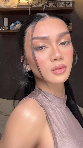 Products used🫧 base: @lovelycausemetics beyondblur in light @hudabeauty luminous matte foundation in 210N @tomfordbeauty shade and illuminate concealer in 2WO @grwmcosmetics pink concealer @elfcosmetics halo glow contour wand in medium tan @grwmcosmetics milk tint in macchiato @lauramercier translucent setting powder @sunniesface skin so good powder in flax @grwmcosmetics baked blush in mars @issyandcompany powder bronzer in torch eyes: @issyandcompany bronzer in torch @luckybeautyinc ethereal 