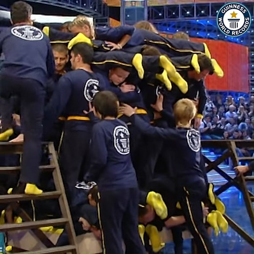 How many people can fit on this single bed? 🛏️ | Guinness World Records