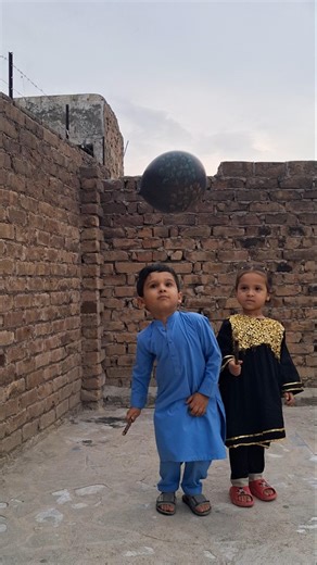 Abu Bakr burst the balloon. #cutebaby #snacks #snacks #ayeshakhalilrecipes #ayeshabilal #chocolate