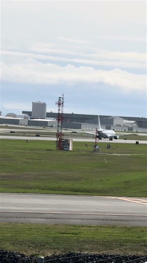 US Navy Boeing P-8 Poseidon touch and go landing at Paine Field Airport #airforce #aviation