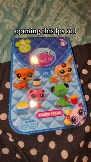 i accidentally got the wrong one cuz i’m a scatterbrain but their still cute. i meant to get the orange one, i wanted pink but there was only green and orange #lps #openinglps #unboxinglps #littlestpetshop #lpsgen7
