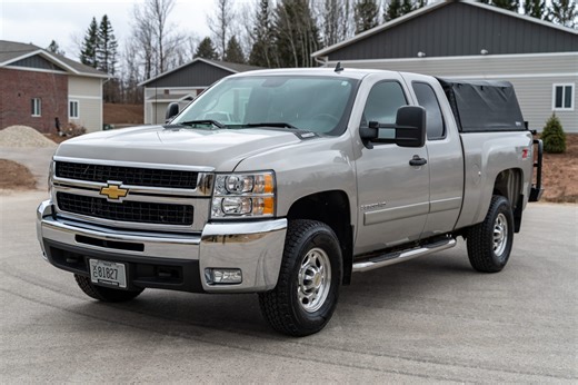 No Reserve: 50k-Mile 2007 Chevrolet Silverado 2500HD LT Extended Cab Duramax 4×4