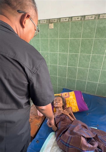 Merawat orang tua adalah bentuk penghormatan tertinggi pada kehidupan. Di Panti Jompo Werda Budhi Dharma, tidak hanya para simbah yang masih sehat dan bugar yang mendapatkan perhatian, tetapi juga mereka yang sedang sakit dirawat dengan penuh kesabaran dan ketelatenan. Saya sangat mengapresiasi pengabdian para perawat yang setiap hari mendampingi, merawat, dan memastikan para simbah tetap mendapatkan kasih sayang serta perawatan yang layak. Keberadaan panti jompo ini sangat penting, baik dari si