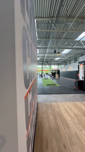 3.7K views · 20 reactions | ‍♂️ Seid ihr bereit für eine exklusive Tour durch unseren neuen Club in Bremen?  Entdeckt 1800 m² Trainingsfläche mit den neuesten Geräten und einer motivierende Atmosphäre. Macht Fitness zu eurem Basic und startet euer Workout-Abenteuer!  Ihr findet uns auf der Clara-Jaschke-Straße 6 in Bremen! GO FOR IT! 李 #BasicFit #BasicFitDE #MakeFitnessYourBasic #ClubTour | Basic-Fit | Facebook