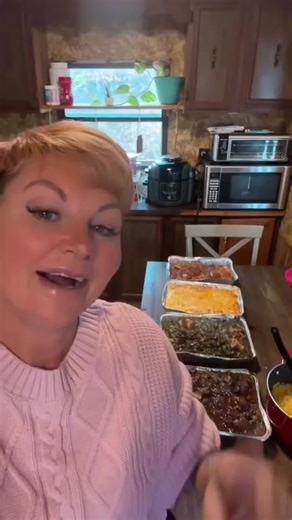 The accent, hair and food told me everything I needed to know 😭 Hold up Auntie fix me a plate 🔥 #commentsongs #funny #meme #food #flstudio