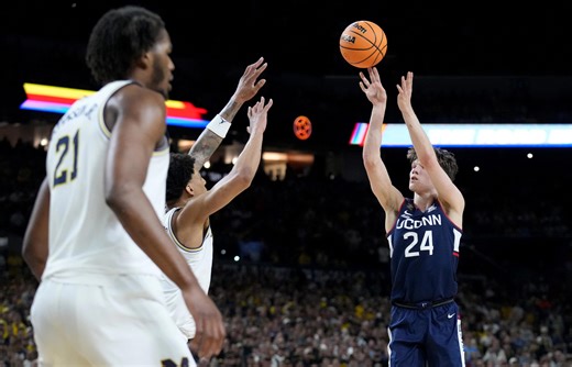 UConn coach Dan Hurley offers advice to Braylon Mullins, weighing NBA draft vs return