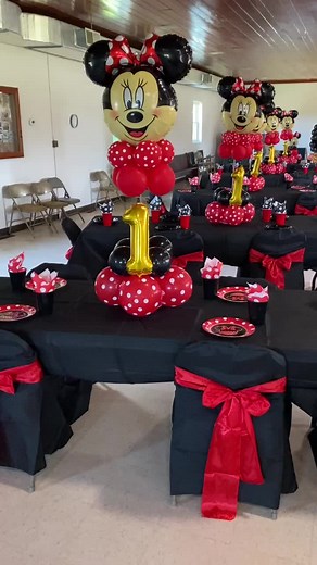 #minniemouse #minniemouseparty #1stbirthdayparty #balloondecor