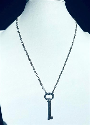 Authentic Antique Skeleton Key Necklace: Double Circle Infinity Bow Key - Etsy