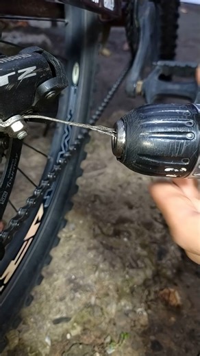 Cyclists_ This Bike Cable Trick Might Come in Handy _bike _tips _tricks #usreel #viralreel #trendingreel #amazingreel | No tube Creative