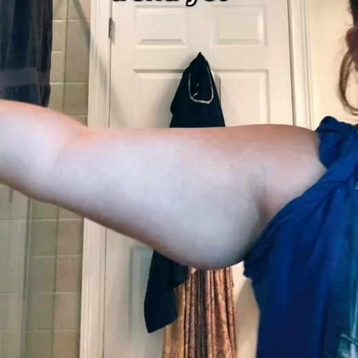 Tone and slim your arms effortlessly with the Slimming Arm Sleeves! ...