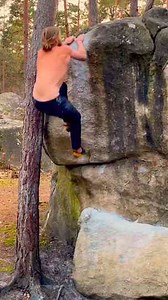 Wild rock climbing jump V7 (the last one!)