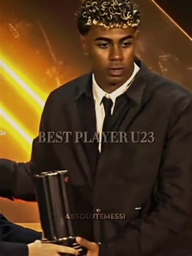 Trophée Kopa (meilleur joueur U-21) – 2025 • Il a gagné ce trophée pour la deuxième année consécutive en septembre 2025, récompensant le meilleur jeune joueur du monde. � beIN SPORTS 1 Laureus Breakthrough Award (Révélation de l’année) • Il a aussi été honoré par les Laureus World Sports Awards en tant que Breakthrough Sportsperson of the Year pour 2025. � RFEF 🏅 Trophées collectifs avec son club ou sa sélection Il a déjà contribué à gagner ces titres (donc pas des trophées individuels à « remp