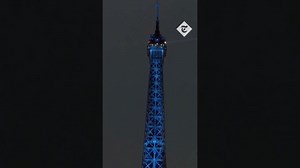 The Eiffel Tower has been lit in the colours of the Ukraine flag, marking one year of the war - The Global Herald