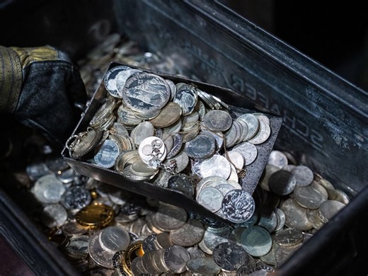 Why Everyone Is Buying Gold Right Now