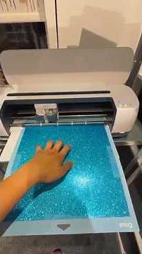 Make a Custom Cake Topper with Cricut Machine | Cricut Crafts for Beginners #caketopper #cricut