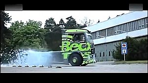 史上最强拖头漂移表演 1100马力真尼玛给力