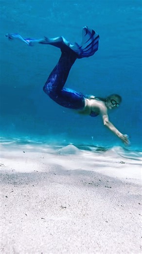Or ocean googles 👀 #mermaid#mermaidtail#underwater#cosplay#sea#ocean#swimming#gopro#fyp