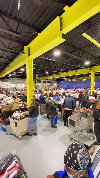 Come shop with us at unbox! Follow us for more deals! 🚨#bargainshopping #bargain #bargins #dealsfordays #binstore #brooklyn #newyorkcity #saleshumor #tresurehunt #instore #unbox #shoppin #shoptillyoudrop #dealsdealsdeals2022 #toyslovers #liquidation #vintageshopping #loveshopping