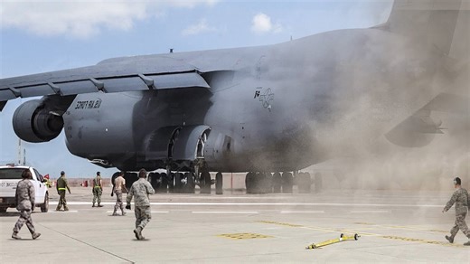 US C-5 Pilot Pushes Powerful Engines to Limit in Massive Takeoff