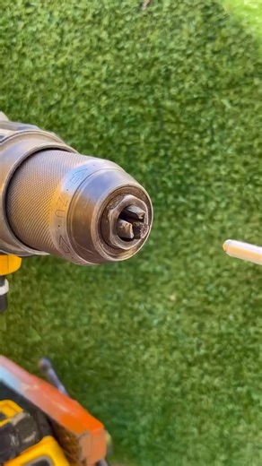 The improvised tool that makes rust disappear Clean metal without extra cost #WorkshopHack #RustRemoval #SmartDIY | Creative Tips