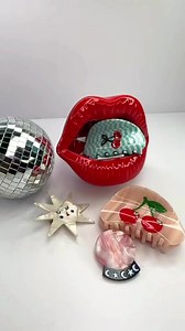 1.5M views · 6.2K reactions | Would you use this? Ice roller facial tool #cleanbeautyrevolution #treehut #Scents #makeupstorage | Peachy Queen | Facebook