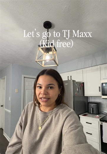 There’s is nothing more peaceful than shopping without my chaos goblin 🤭 #ditl #vlog #shopping #jossnunez #facetime