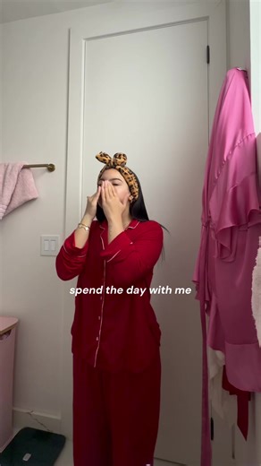 all abt balance💞 gym fit @DFYNE ‘gabs’ | supps from @1UpNutrition ‘gaby’🤍 #nursingschool #gymmotivation #gymgrwm #fyp