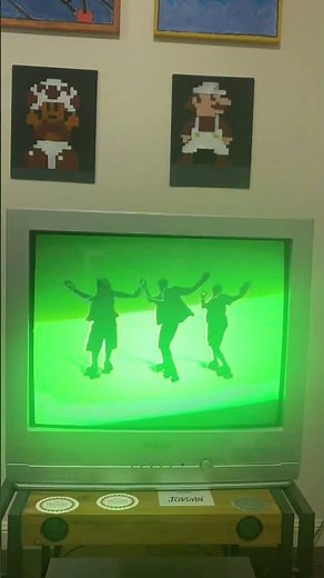 iPod ITunes Commercial 2005 - Gorillaz Feel good inc