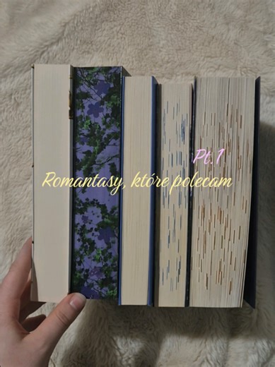 Macie jakieś swoje polecajki? Podzielcie się nimi w komentarzu!🤍 #ksiazki #romantasy #rekomendacja #cruelprince #powerlesslaurenroberts