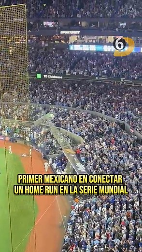 Alejandro Kirk hace historia: se convierte en el primer mexicano en conectar un home run en la Serie Mundial 🇲🇽🔥 Toronto lo gana 11-2 ante los Dodgers, y el Rogers Centre está de fiesta. 📹Daniel Martínez | Multimedios Deportes