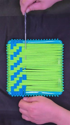 Hypnotic Green & Blue Diagonal Loom Timelapse