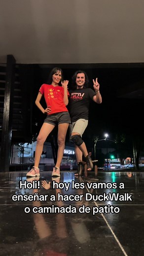 Holi! Bbs les compartimos un mini tutorial impartido por Sofi y Loba IX-U para aprender, practicar o mejorar la caminata de patito o DuckWalk🦆💖✨ Es importante calentar nuestros músculos y articulaciones antes de hacer estos ejercicios para evitar futuras lesiones‼️ Ayúdennos compartiendo el video si les gustó✨ pronto estaremos subiendo más tips para enriquecer tu performance💋 #vogue #voguefemme #voguing #ballroom #ballroommexicano #ballroommexico #parati #fyp #mexico #ballroomscene #dance #da