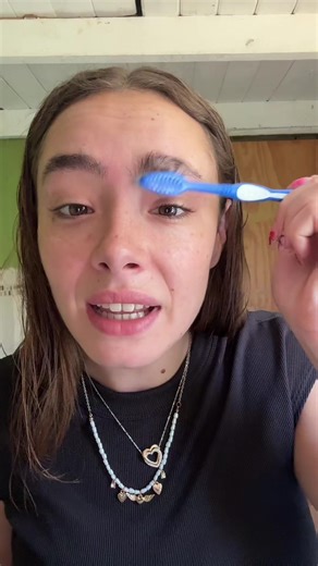 Cómo lucir cejas pobladas y felices
