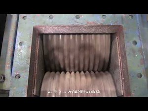 セラミック(板状)の破砕 破砕機：小型鬼歯クラッシャー(DRG-1210)