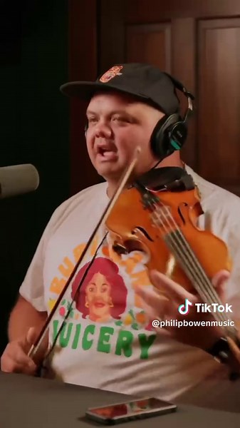 Philip Bowen Performs 'Red Kingdom' with Tech N9ne | The Huddle Pod