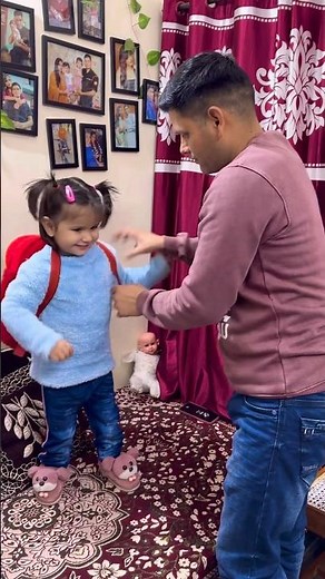 Vedika Akshita ko papa ne tifin ne kya diya 😊😊