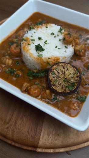 30K views · 870 reactions | Part 4: of Comfort Food Around the World  , we landed in the USA  , and nothing says cozy like a bowl of Crawfish Étouffée. A dish straight from Louisiana that warms you up with every bite. Rich, flavorful, and the definition of comfort. #ComfortFood #CrawfishEtouffee #VeryNoicee | chefchosen | Facebook