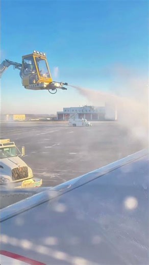 Superheated De-Icing Blast Melts Ice off the Wing Instantly ✈️