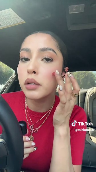 Retouching Makeup on Hot Sunny Days: Tips and Tricks