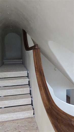 This one was one of the hardest handrails I ever done, if not the hardest of all. Curved laminated wood and hand sculpted shape. But the hardest thing of all was the battle with the physical pain during its creation. #handrail #sculpture #functionalart #pain #interiordesign | Bogdan Petru Dascalescu