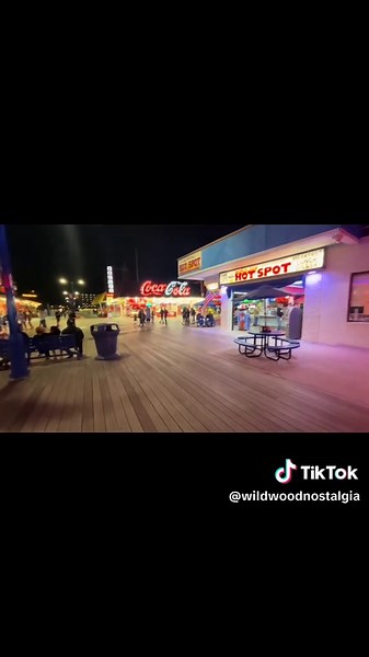 Summer Wildwood Nights are the best kind of NIGHTS✨#wildwoodnewjerseyboardwalk #Wildwood #AmericanFun #WildwoodNewJersey #summernights #SummerInWildwood 🐚🎡💖