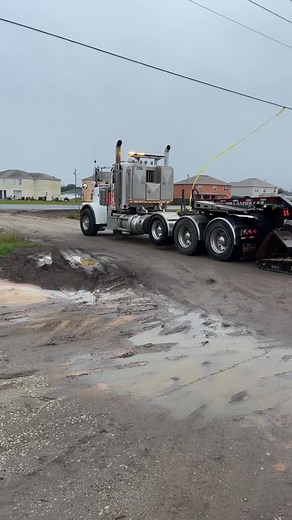 @Heavy_haul_n_fool how come you didn’t call me when you came and LOTO the dozer? 🤣🤣🤣 #florida #lowbedshit #gfym