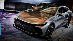 【新車速報】2023 Toyota Crown Cross璀璨登場！157萬起、這頂皇冠比預期中划算！