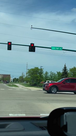 Right of way rules. #traffic #trafficlight #intersection #drive #safetyrules #drivingtips #travel #reelsfb #reelsfypシ #fbreels #fbreelsvideo #reelsviral #reelsfbシ #reelsfacebook #reelsvideoシ | Vit D Seaton