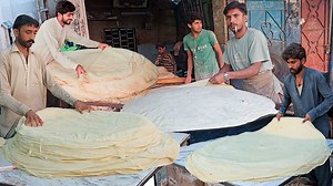 Manda Roti Makers! Biggest Rumali Roti - Street Roll & Samosa Patti Making! 100 Kg Dough Machine #manda #rumali #streetfood #samosas #DoughMaking | Must Taste
