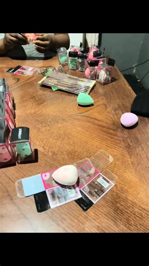 When the Bride is well prepared for her Chilanga Mulilo!! Look at her gift package for her committee members 😍😍😍 #chilangamulilo #zambianbrides #zambiawedding | Zambian Weddings and Kitchen Parties