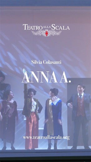 Domenica 23 novembre torna in scena Anna A., la nuova opera di Silvia Colasanti su libretto di Paolo Nori dedicata alla vita di Anna Achmatova in scena fino al 2 dicembre con Orchestra e solisti dell’Accademia Teatro alla Scala. Il vivace contesto culturale in cui la poetessa russa ha vissuto la sua giovinezza viene evocato da una vivace polka che elenca le molte correnti letterarie e artistiche dell’epoca. La nota malinconica della musica ricorda come quel mondo di sperimentazione e rinnovament